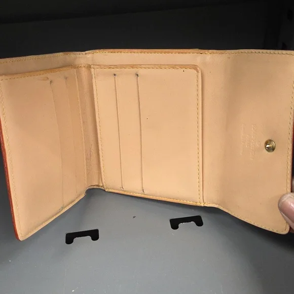 LV WALLET GOOD PRELOVED CONDITION - Picture 8 of 10